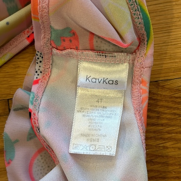 Host Pick 🎉 NO FLAWS Dragon Fruit Ruffle Shoulder Bikini Swim Top Fruit Theme - Picture 3 of 3